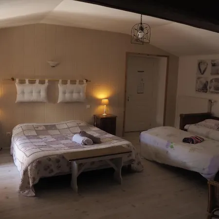 לינה וארוחת בוקר Les Perrieres 3*