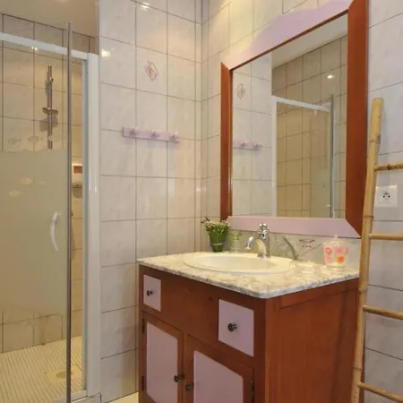 Les Perrieres לינה וארוחת בוקר