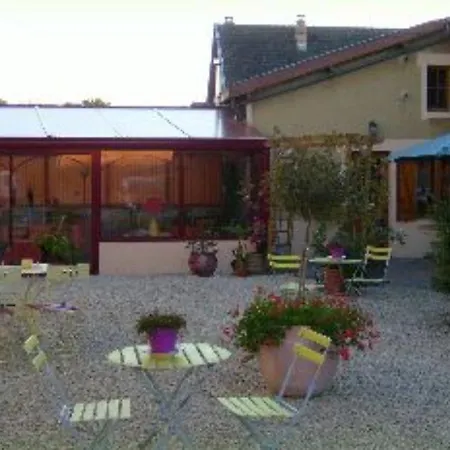 Les Perrieres לינה וארוחת בוקר 3*