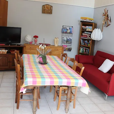 לינה וארוחת בוקר Les Perrieres Saint-Germain-la-Ville