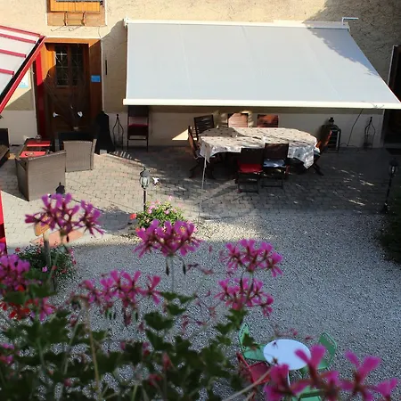 לינה וארוחת בוקר Les Perrieres